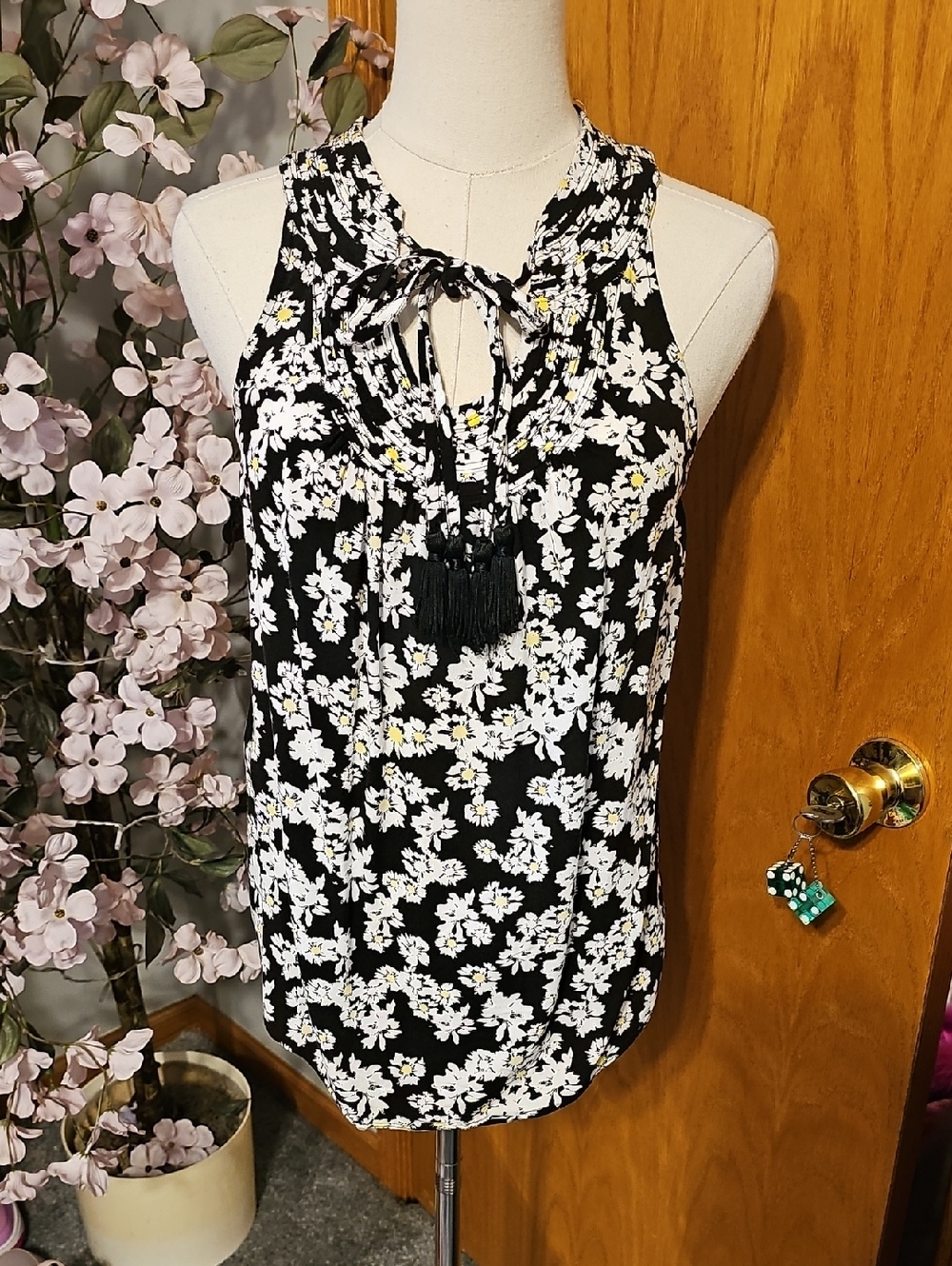 Elle Daisy Tie Neck Top